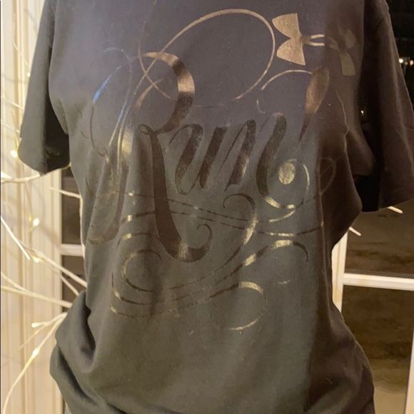 Under Armour Tops - Under Armour tee